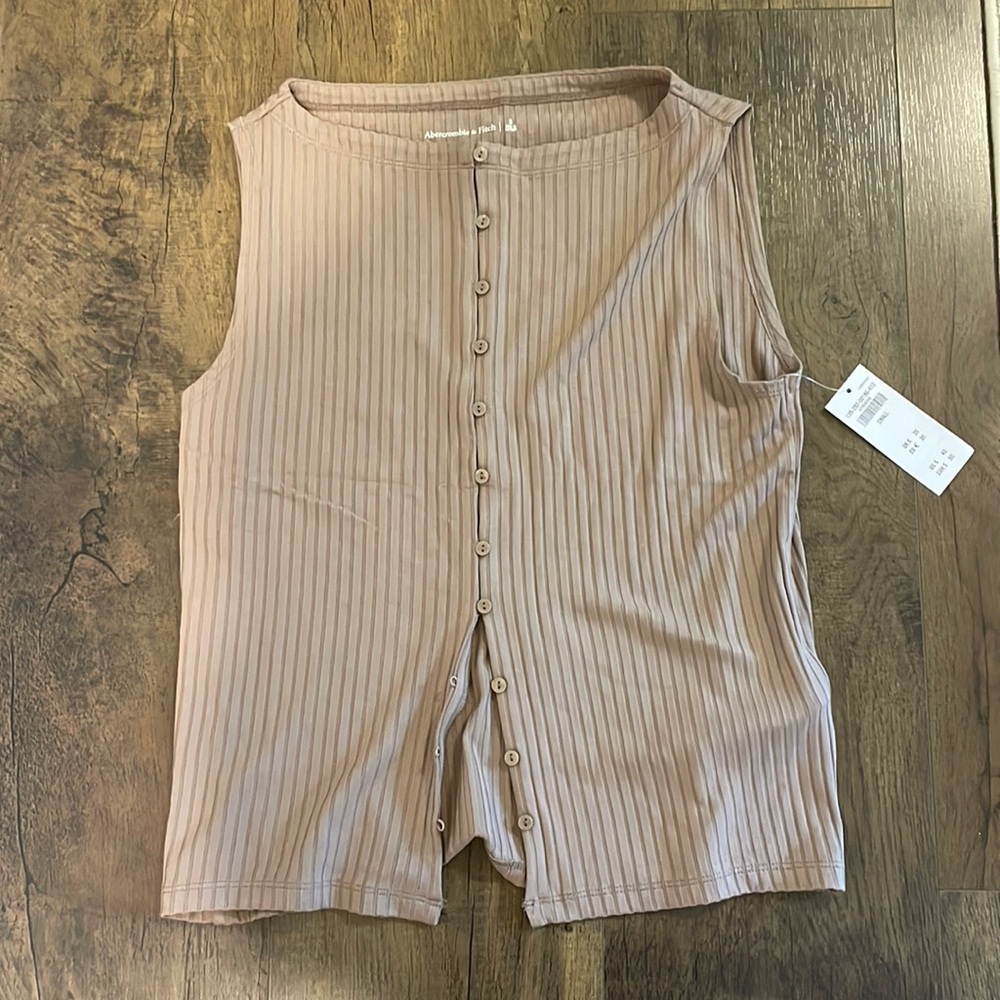 Abercrombie Wide Rib Button through top